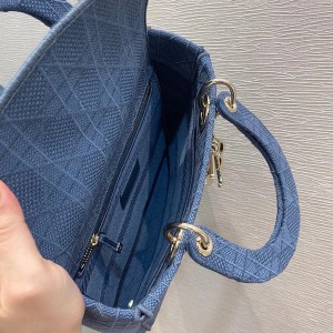 Christian Dior D-Lite Lady Dior Bag 24cm Embroidered Canvas Gold Hardware Fall/Winter 2020 Collection - Image 7
