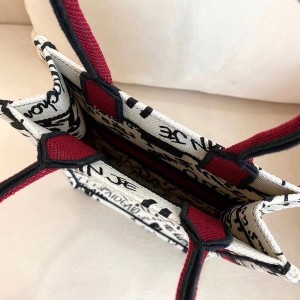 Christian Dior DiorAmour Vertical Book Tote Bag 20cm Embroidered Canvas Fall/Winter 2020 Collection - Image 4