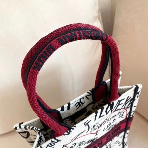 Christian Dior DiorAmour Vertical Book Tote Bag 20cm Embroidered Canvas Fall/Winter 2020 Collection - Image 5