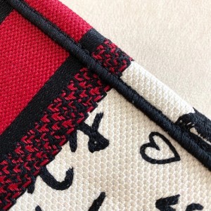Christian Dior DiorAmour Vertical Book Tote Bag 20cm Embroidered Canvas Fall/Winter 2020 Collection - Image 7