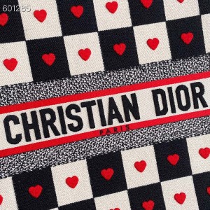 Christian Dior Dioramour Capsule Book Tote Bag 42cm Embroidery Canvas Fall/Winter 2021 Collection - Image 3