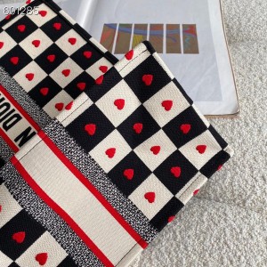 Christian Dior Dioramour Capsule Book Tote Bag 42cm Embroidery Canvas Fall/Winter 2021 Collection - Image 7