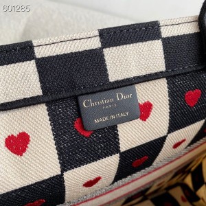 Christian Dior Dioramour Capsule Book Tote Bag 42cm Embroidery Canvas Fall/Winter 2021 Collection - Image 9