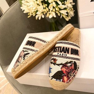 Christian Dior Floral Espadrill Mules Calfskin Leather Spring/Summer 2020 Collection - Image 4
