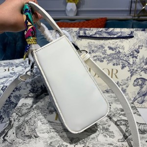 Christian Dior Lady Dior Bag 20cm Silver Hardware Patent Leather Spring/Summer 2020 Collection - Image 4