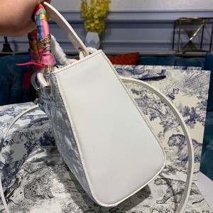 Christian Dior Lady Dior Bag 24cm Gold Hardware Patent Leather Spring/Summer 2020 Collection - Image 3