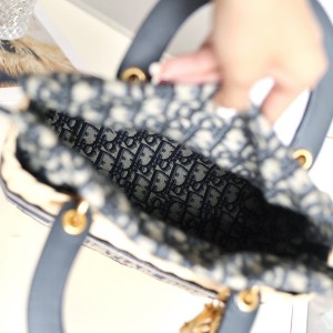 Christian Dior Lady Dior Bag 24cm M0565 Blue Dior Oblique Jacquard Embroidery Canvas Fall/Winter 2022 Collection - Image 8