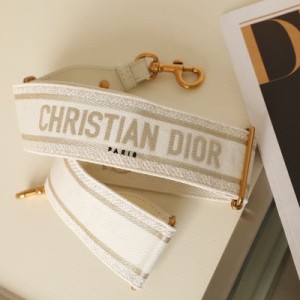 Christian Dior Lady Dior Bag 24cm M0565 White Dior Oblique Jacquard Embroidery Canvas Fall/Winter 2022 Collection - Image 9