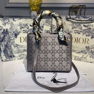Christian Dior Lady Dior Bag 24cm Silver Hardware Bead Embroidered Satin/Lambskin Leather Spring/Summer 2020 Collection - Image 3