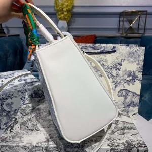 Christian Dior Lady Dior Bag 24cm Silver Hardware Patent Leather Spring/Summer 2020 Collection - Image 4