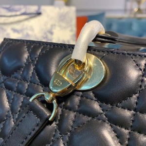 Christian Dior Lady Dior Bag 32cm Gold Hardware Lambskin Leather Spring/Summer 2020 Collection - Image 8