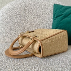 Christian Dior Lady Dior Bag Medium 24cm Gold Hardware Natural Raffia/Calfskin Leather Spring/Summer 2022 Collection - Image 4