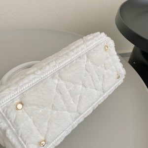 Christian Dior Lady Dior Bag Medium 24cm Gold Hardware Sheepskin Fur/Calfskin Leather Fall/Winter 2022 Collection - Image 3