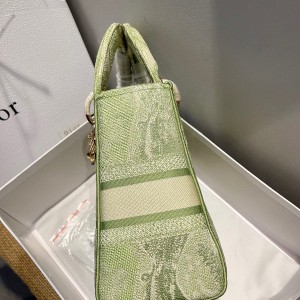 Christian Dior Lady Dior D-Lite Toile de Jouy Reverse 24cm with Gold Hardware Embroidery Canvas Spring/Summer 2021 Collection - Image 4