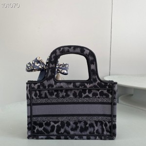 Christian Dior Mini Book Tote Bag 22cm M928 Mizza Embroidery Canvas Fall/Winter 2022 Collection - Image 3