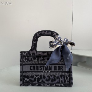 Christian Dior Mini Book Tote Bag 22cm M928 Mizza Embroidery Canvas Fall/Winter 2022 Collection - Image 4