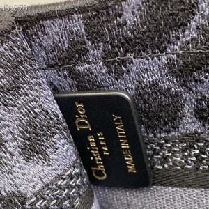 Christian Dior Mini Book Tote Bag 22cm M928 Mizza Embroidery Canvas Fall/Winter 2022 Collection - Image 8