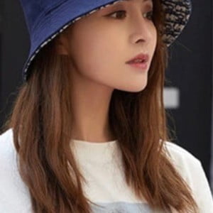 Christian Dior Vintage Oblique Reversible Bucket Hat Spring/Summer 2020 Collection - Image 8