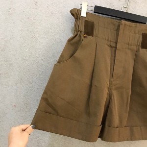 Fendi Paperbag Shorts Women Fall/Winter 2020 Collection - Image 3