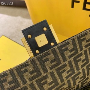 Fendi Ratan Woven Interlace Canvas Baguette Bag 26cm Fall/Winter 2020 Collection - Image 7