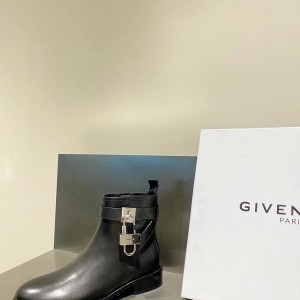 Givenchy Chelsea Ankle Boots Calfskin Leather Fall/Winter 2021 Collection - Image 5