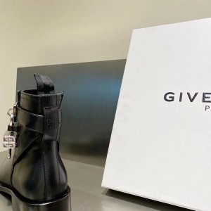 Givenchy Chelsea Ankle Boots Calfskin Leather Fall/Winter 2021 Collection - Image 6