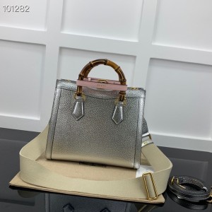 Gucci Diana Small Tote Bag 27cm 702721 Calfskin Leather Fall/Winter 2022 Collection - Image 4