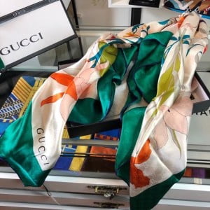 Gucci Floral Silk Shawl Scarf 140cm Fall/Winter 2020 Collection - Image 7