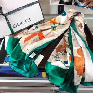 Gucci Floral Silk Shawl Scarf 140cm Fall/Winter 2020 Collection - Image 8