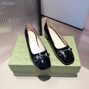 Gucci Horsebit Chain Pumps Calfskin Leather Fall/Winter 2021 Collection - Image 6
