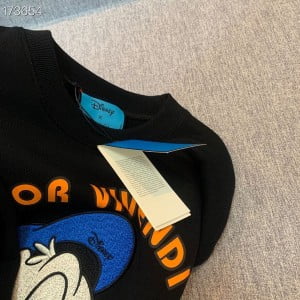 Gucci x Daffy Duck Amor Vivendi Oversized Embroidered Sweatshirt Unisex Fall/Winter 2020 Collection - Image 5