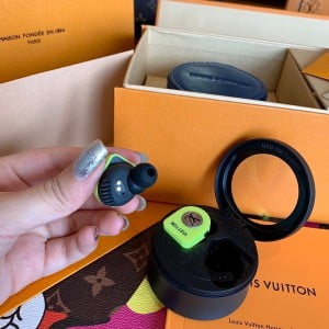 Louis Vuitton Horizon Wireless Earphones QAB140 - Image 5