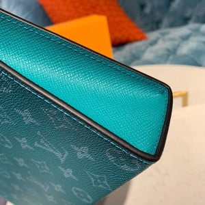 Louis Vuitton Pochette Voyage MM Bag 28cm Monogram Canvas/Taiga Leather Spring/Summer 2019 Collection M61692 - Image 7