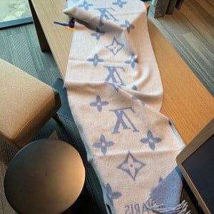 Louis Vuitton Reykjavik Cashmere Shawl Scarf 190cm Fall/Winter 2020 Collection - Image 8
