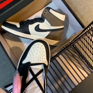 Nike Air Jordan 1 Retro Banned GS Mens Sneakers - Image 4