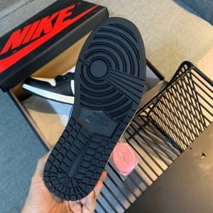 Nike Air Jordan 1 Retro Banned GS Mens Sneakers - Image 7