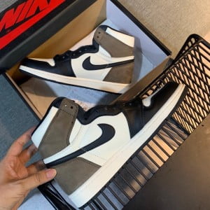 Nike Air Jordan 1 Retro Banned GS Mens Sneakers - Image 9