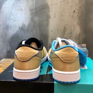 Nike SB Dunk Low Top Sneakers Suede/Calfskin Leather Spring/Summer 2022 Collection - Image 3