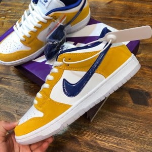 Nike SB Dunk Low Top Sneakers Suede/Calfskin Leather Spring/Summer 2022 Collection - Image 5