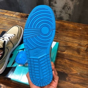 Nike SB Dunk Low Top Sneakers Suede/Calfskin Leather Spring/Summer 2022 Collection - Image 7